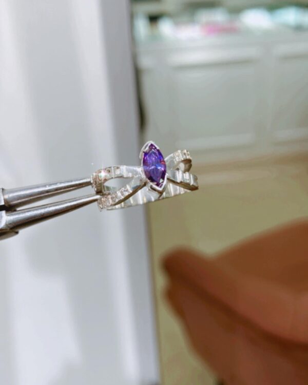 anillo de grado intertwined elegance