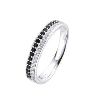 anillo blanco y negro
